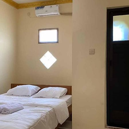 Palace Syariah Homestay Redpartner Баньюванги Экстерьер фото