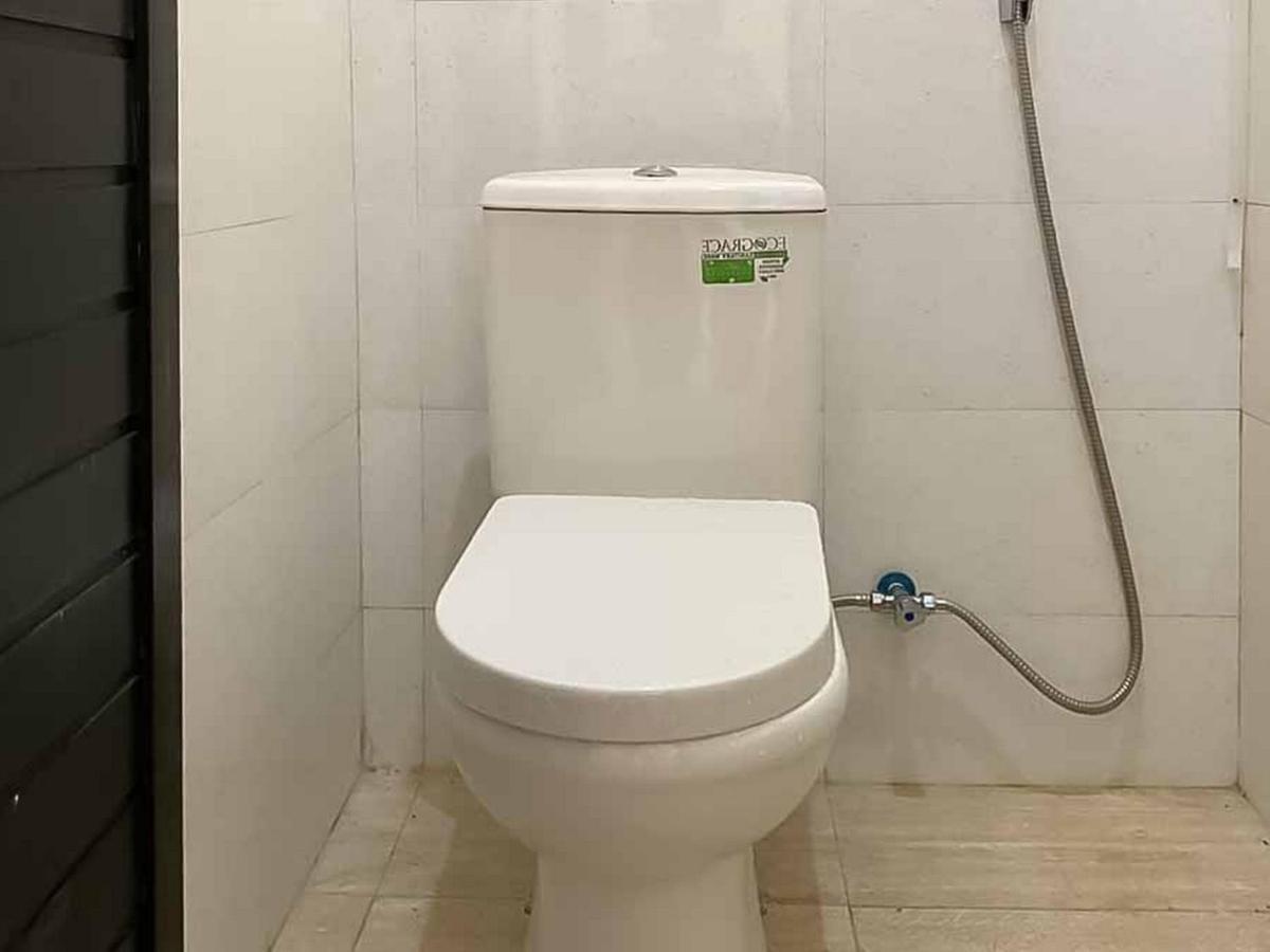 Palace Syariah Homestay Redpartner Баньюванги Экстерьер фото